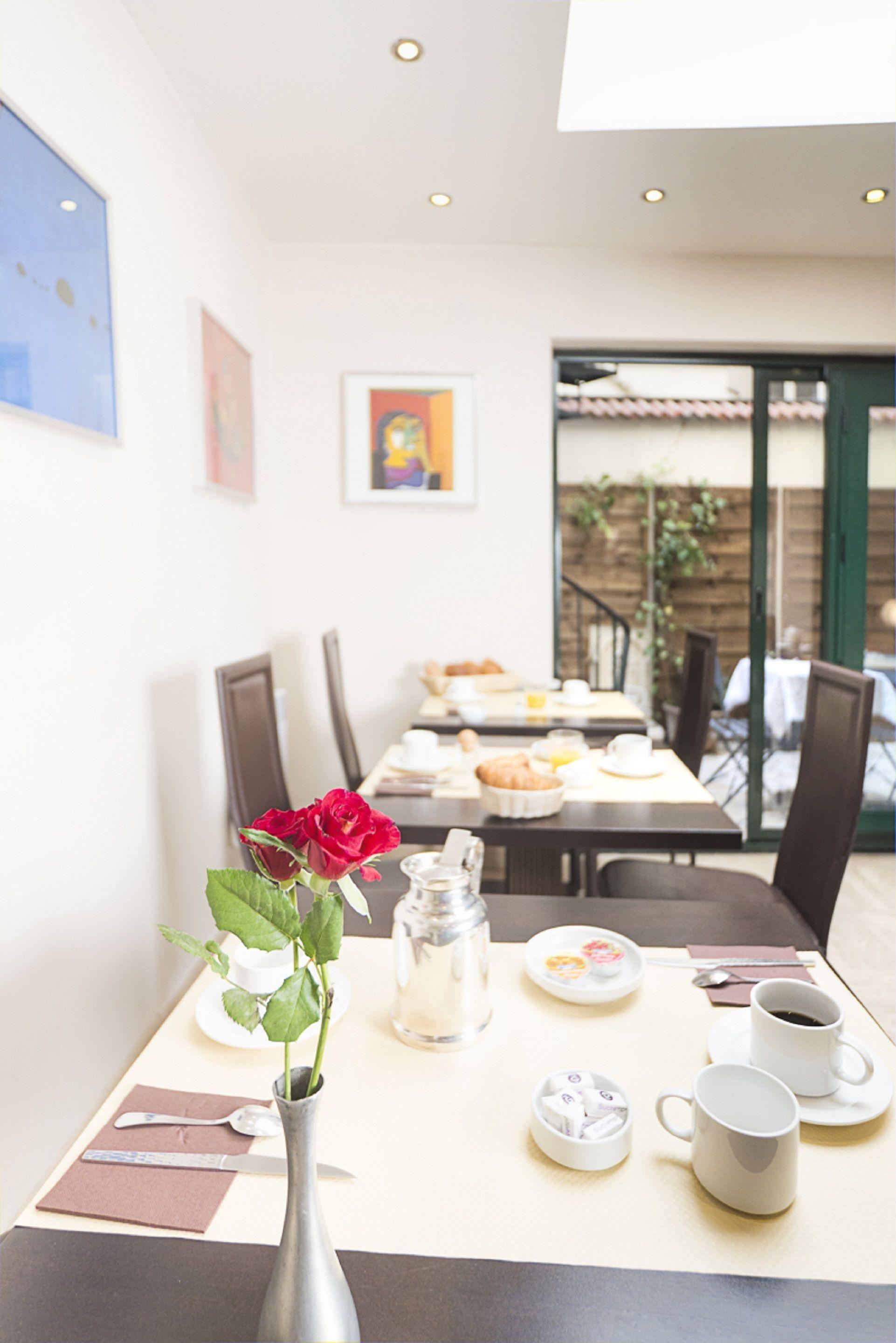 Pierre Nicole Hotel 2*